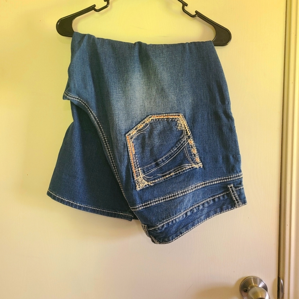 Maurices Capri size 22